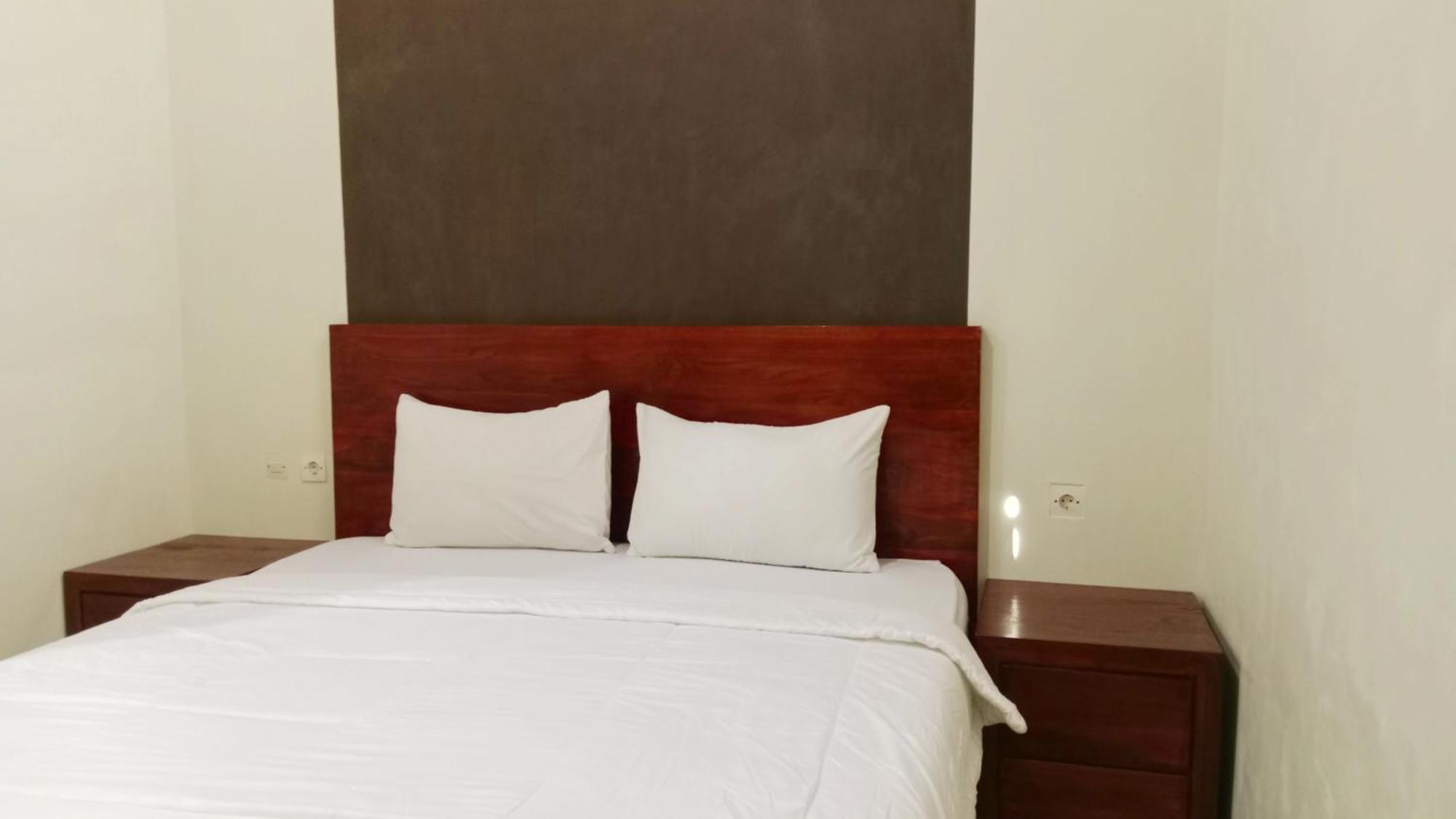 Grand Khalifah Guesthouse Sumbawa Exterior photo